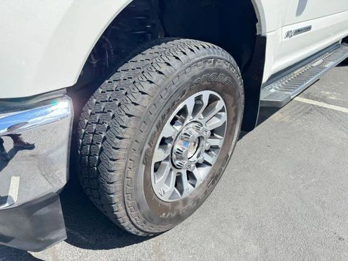 Used 2020 Ford F350 Lariat w/ Lariat Value Package AWD/4WD image 9