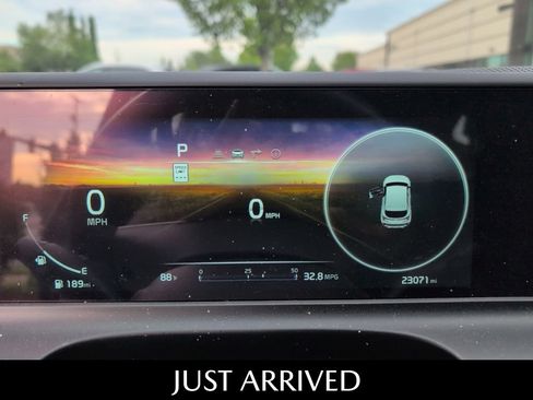 Used 2024 Kia Seltos SX AWD/4WD image 3