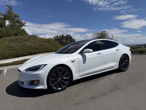Used 2018 Tesla Model S 100D AWD/4WD image 4