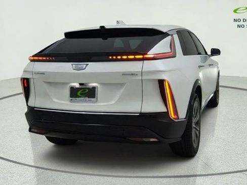 Used 2024 Cadillac Lyriq Luxury w/ LPO, Floor Liner Package AWD/4WD image 7