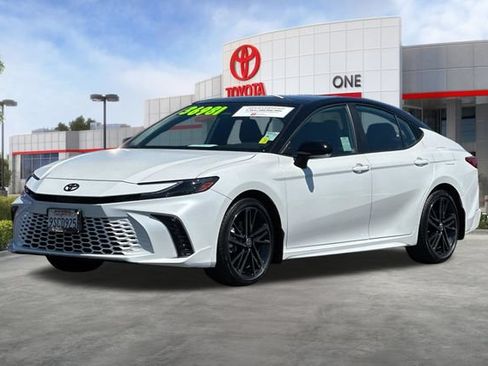 Used 2025 Toyota Camry XSE FWD image 10