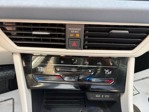 Used 2025 Volkswagen Jetta SE image 25