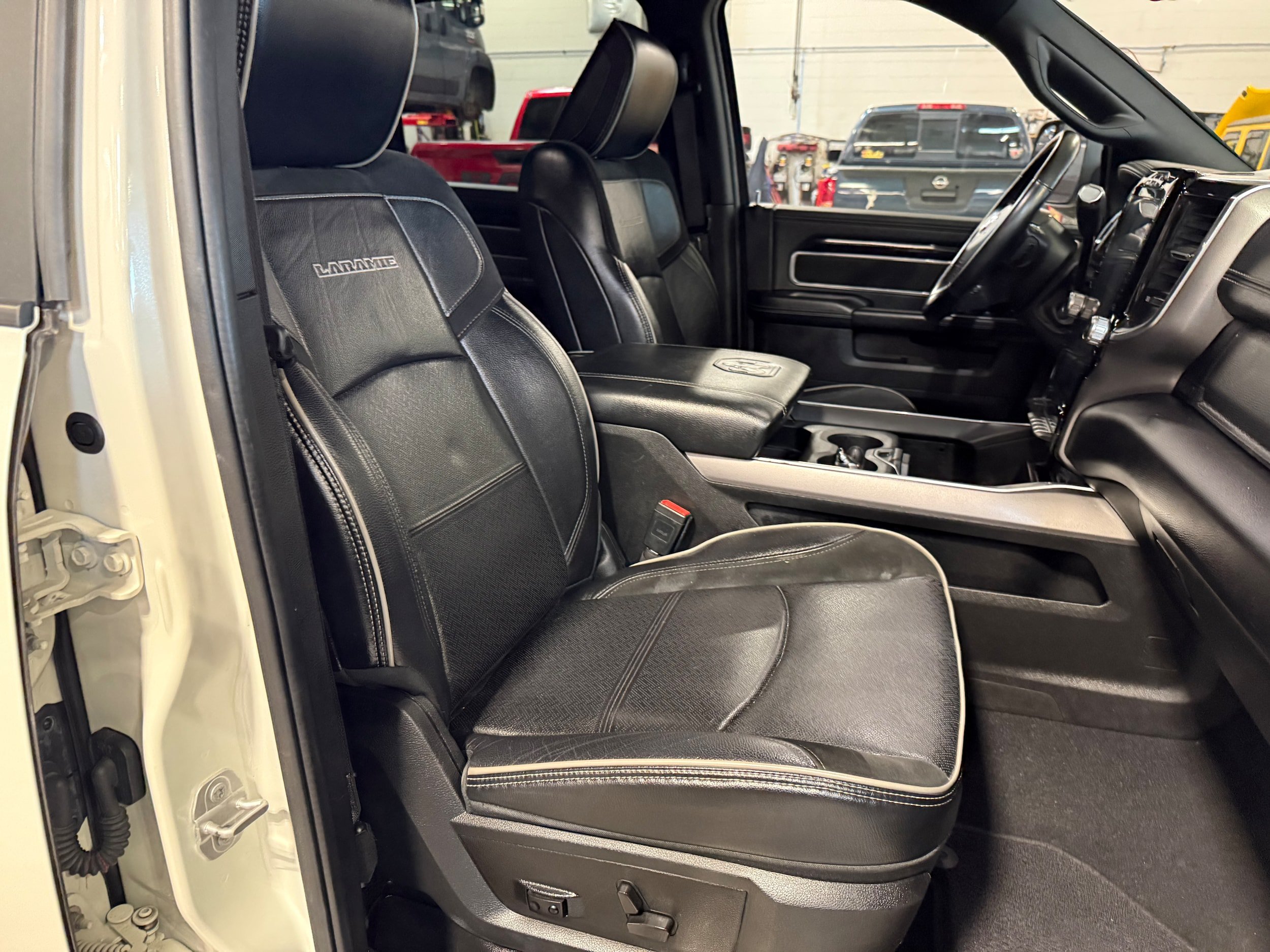 Used 2022 RAM 2500 Laramie w/ Night Edition AWD/4WD image 9