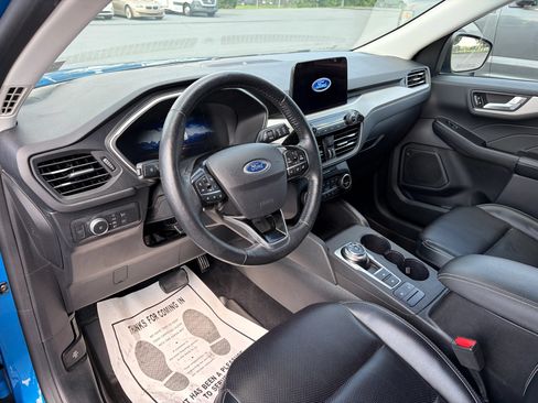 Used 2021 Ford Escape SEL w/ Technology Package AWD/4WD image 3