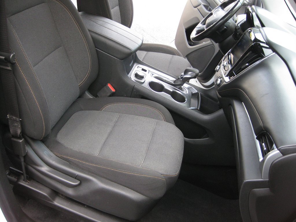 Used 2021 Chevrolet Traverse LT FWD image 33