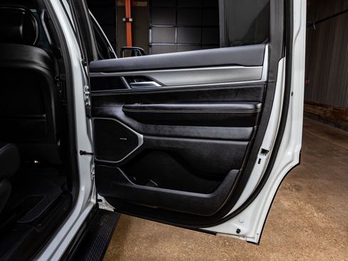 Used 2023 Jeep Wagoneer Series II image 36