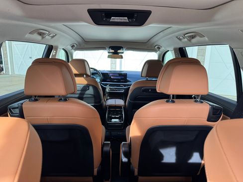 Used 2024 BMW X7 xDrive40i w/ Climate Comfort Package image 26