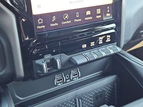 New 2026 RAM 2500 Laramie AWD/4WD image 25