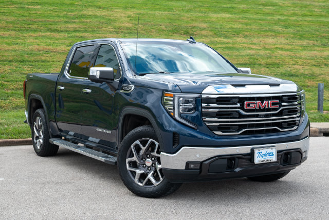Used 2023 GMC Sierra 1500 SLT w/ SLT Premium Plus Package AWD/4WD image 6