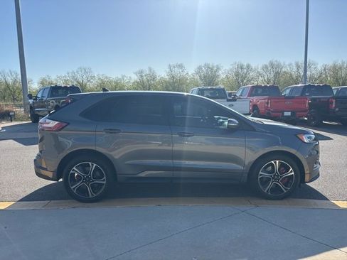 Used 2022 Ford Edge ST w/ Equipment Group 401A image 6