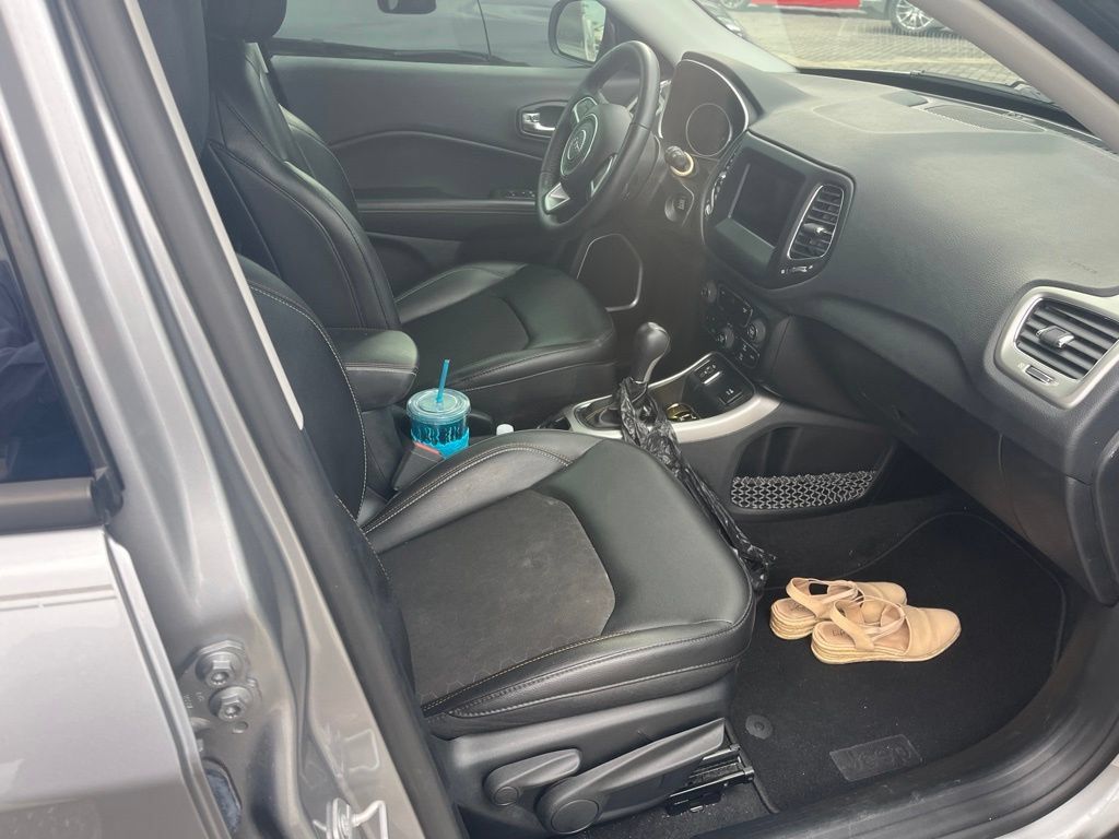 Used 2018 Jeep Compass Latitude w/ Popular Equipment Group FWD image 5