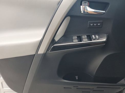 Used 2017 Toyota RAV4 Limited FWD image 20