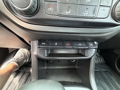 Used 2022 Chevrolet Colorado LT w/ Fleet Safety Package RWD image 19