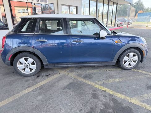 Used 2015 MINI Cooper 4-Door Hardtop image 8