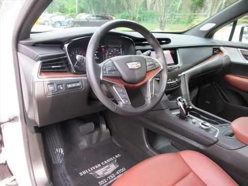 Used 2023 Cadillac XT5 Premium Luxury w/ Technology Package FWD image 16