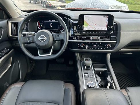 Used 2025 Nissan Pathfinder Platinum w/ Cargo Package AWD/4WD image 23