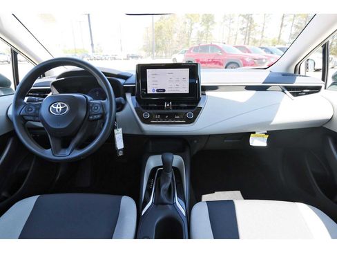 Used 2026 Toyota Corolla LE image 7