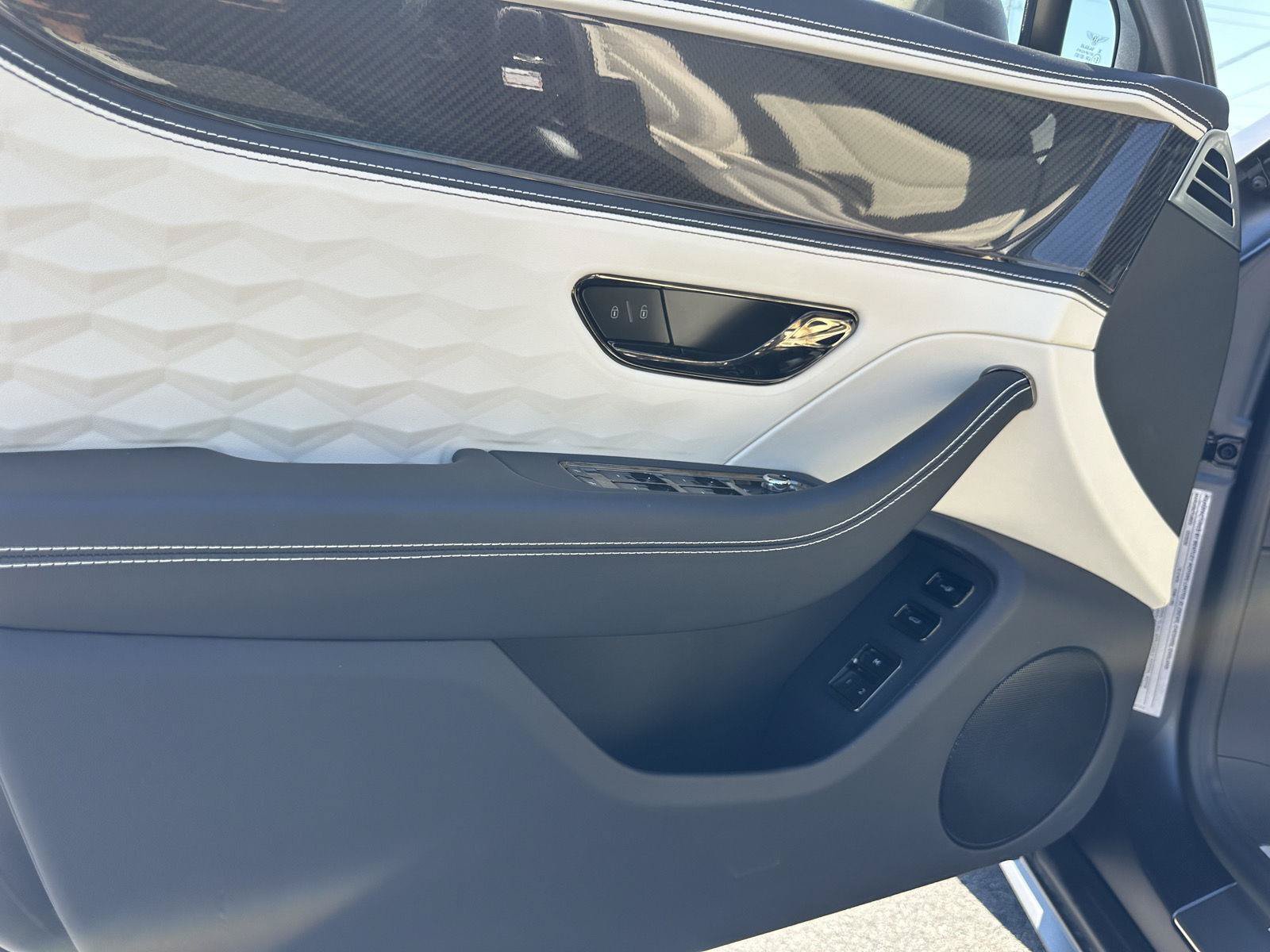 New 2026 Bentley Flying Spur Plug-In Hybrid AWD/4WD image 11