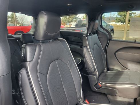 New 2026 Chrysler Pacifica Limited w/ S Appearance Package image 18