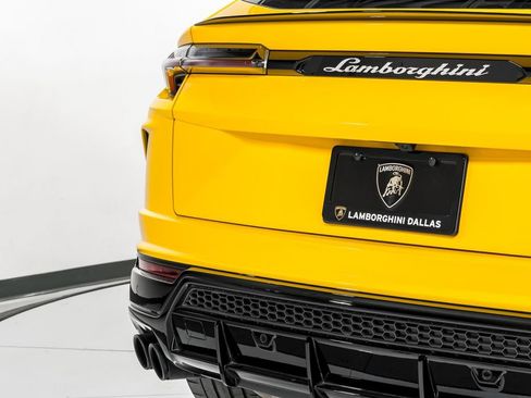Used 2022 Lamborghini Urus AWD/4WD image 54