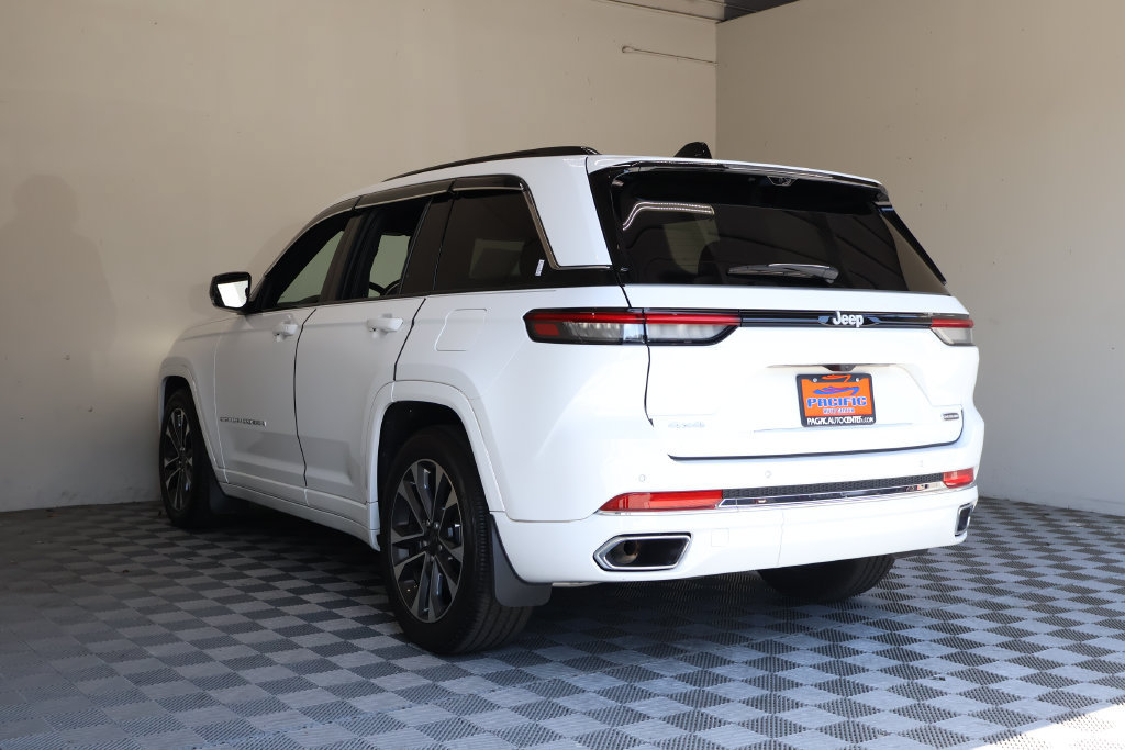 Used 2025 Jeep Grand Cherokee Overland w/ Luxury Tech Group IV AWD/4WD image 13