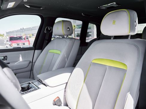 Used 2024 Rolls-Royce Cullinan AWD/4WD image 58