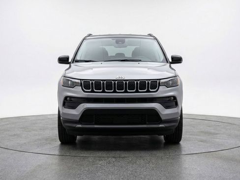 Used 2025 Jeep Compass Limited image 2
