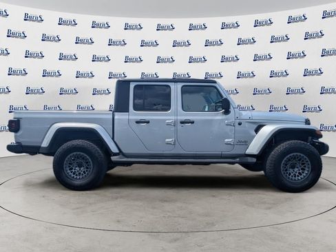 Used 2022 Jeep Gladiator Overland AWD/4WD image 2