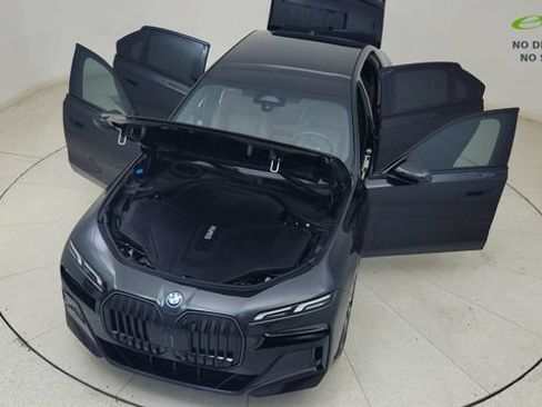 Used 2025 BMW i7 eDrive50 w/ M Sport Package RWD image 83