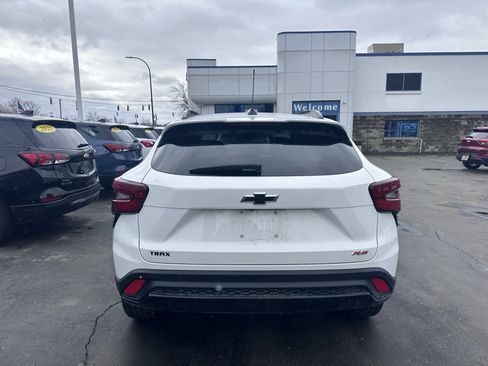 Used 2024 Chevrolet Trax RS w/ Driver Confidence Package image 9