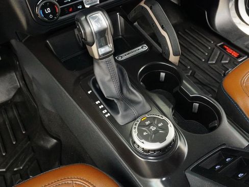 Used 2024 Ford Bronco Outer Banks AWD/4WD image 16