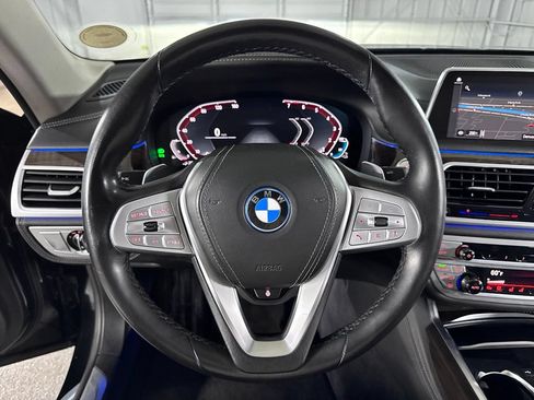Used 2022 BMW 745e xDrive w/ Premium Package AWD/4WD image 30