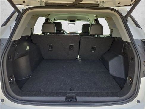 Used 2024 GMC Terrain SLT image 6