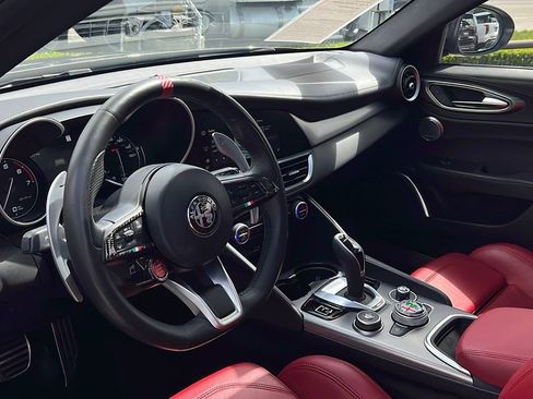 Used 2023 Alfa Romeo Giulia Veloce image 2