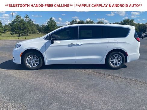 New 2026 Chrysler Pacifica Select image 5