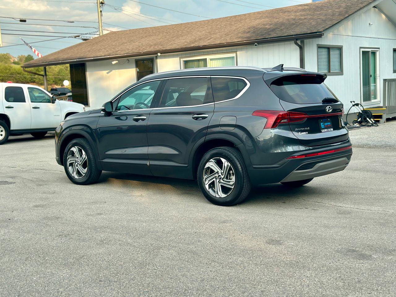 Used 2023 Hyundai Santa Fe SEL FWD image 6