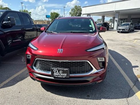 Used 2025 Buick Encore GX Avenir w/ Avenir Technology Package FWD image 3