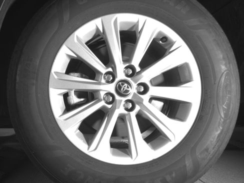 Used 2025 Toyota Grand Highlander FWD image 14