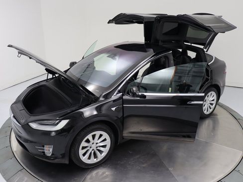 Used 2020 Tesla Model X Long Range image 9
