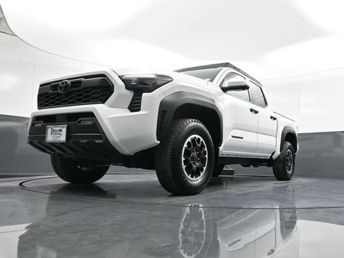 Certified 2024 Toyota Tacoma TRD Off-Road w/ TRD Off Road Premium Package AWD/4WD image 24