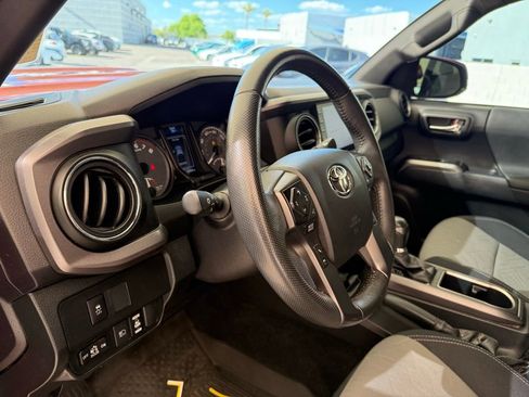 Used 2021 Toyota Tacoma TRD Sport w/ Technology Package image 13