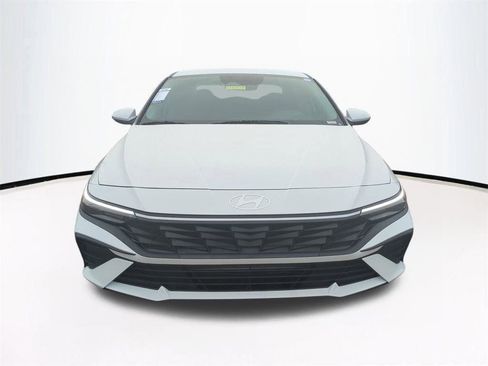 New 2026 Hyundai Elantra SE image 3