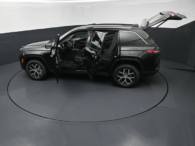 Used 2023 Jeep Grand Cherokee Limited w/ Trailer Tow Prep Group (B) AWD/4WD image 27
