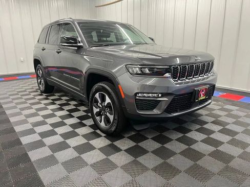 Used 2022 Jeep Grand Cherokee Limited 4xe w/ Luxury Tech Group II AWD/4WD image 2
