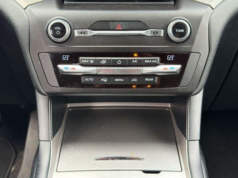 Used 2020 Ford Explorer XLT RWD image 18