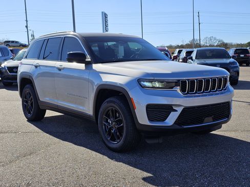 New 2024 Jeep Grand Cherokee Laredo X w/ Luxury Tech Group I image 5