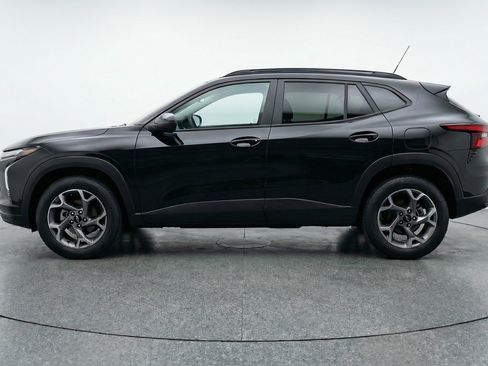 Used 2025 Chevrolet Trax LT image 5