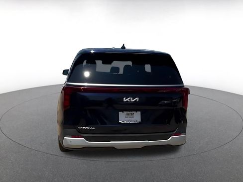 Used 2026 Kia Carnival FWD image 12
