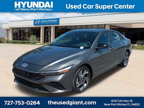 Certified 2025 Hyundai Elantra Sport FWD image 1