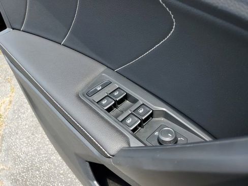 Certified 2023 Volkswagen Tiguan SE FWD image 30